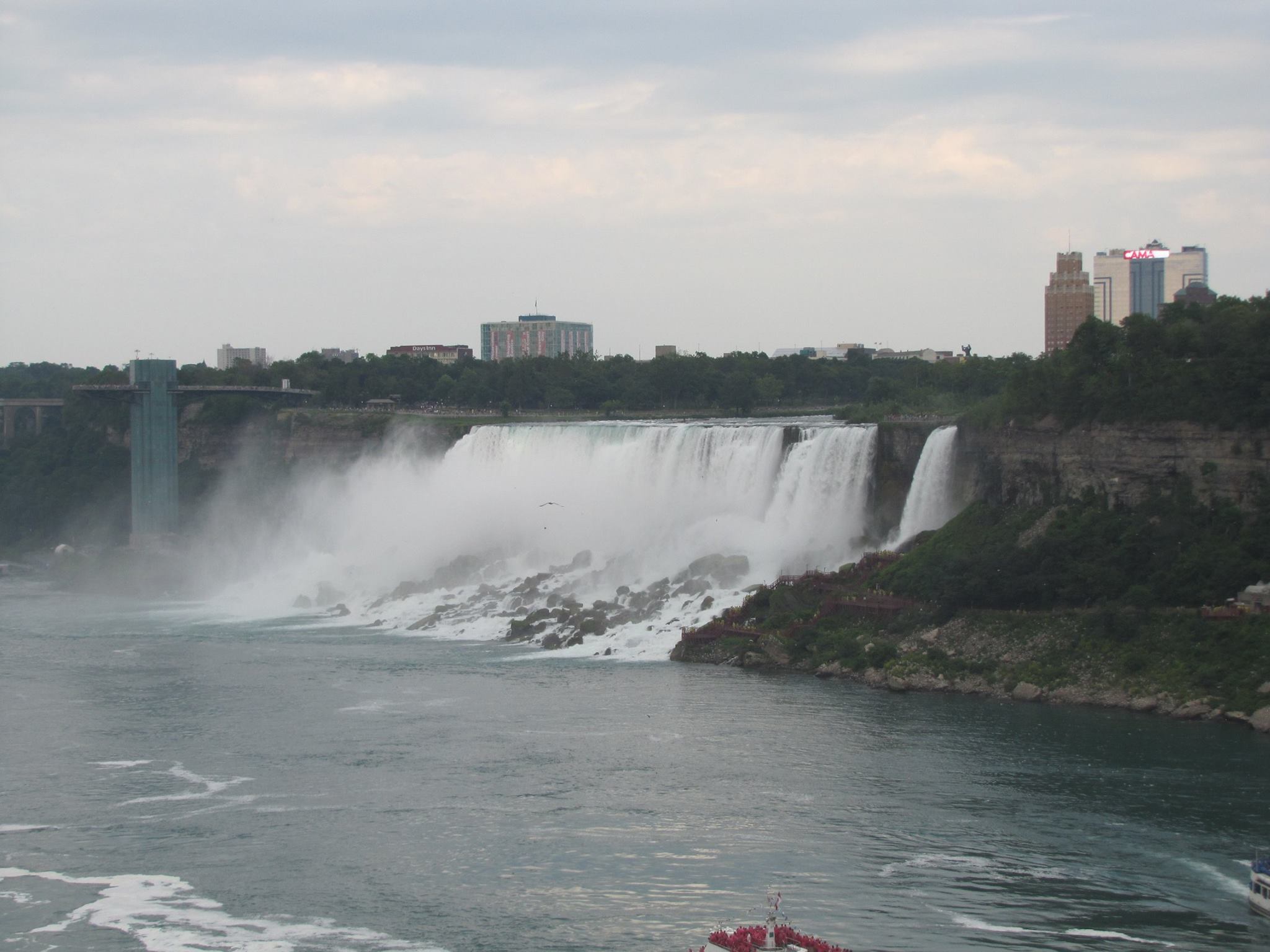 This image has an empty alt attribute; its file name is Niagara-2.jpg