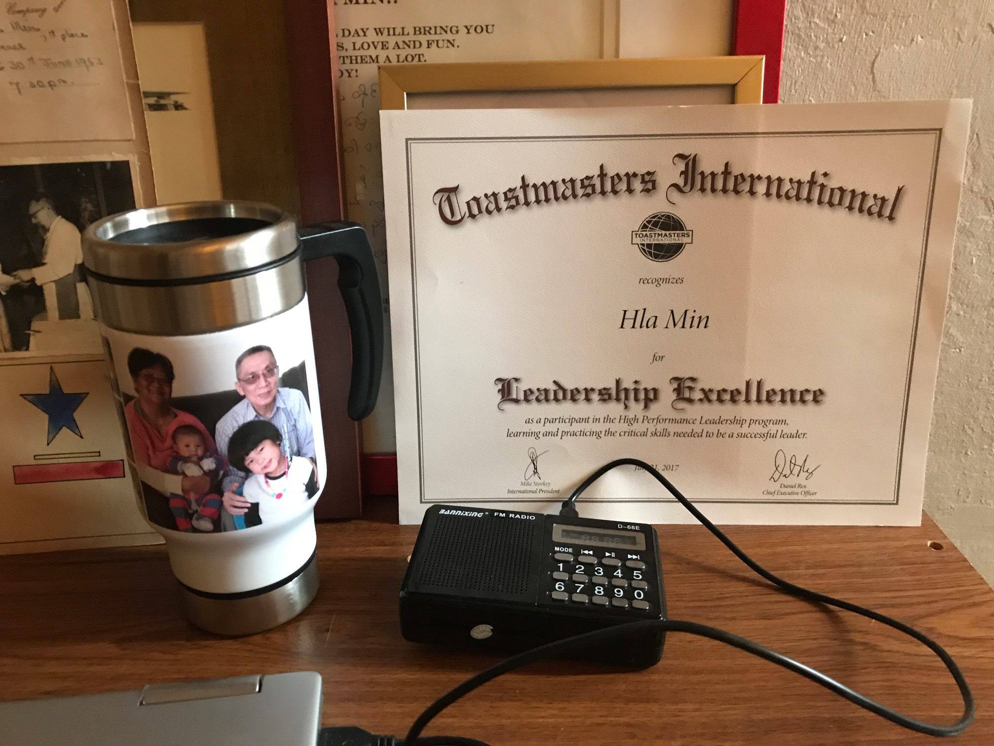 This image has an empty alt attribute; its file name is souvenir-6.jpg