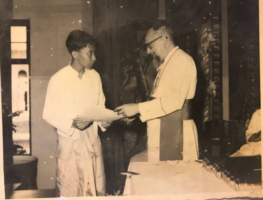 This image has an empty alt attribute; its file name is op-7.jpg